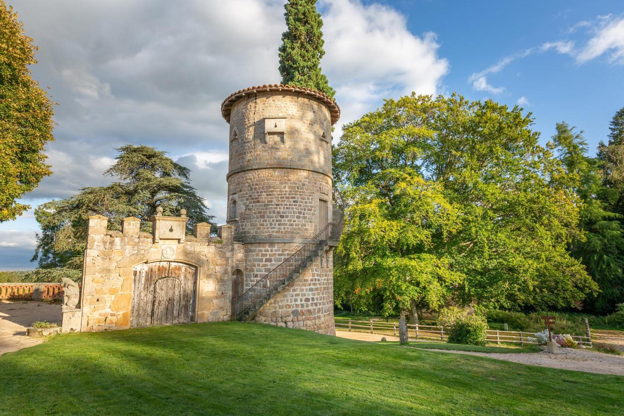 Domaine Et Chateau De Valinches Marols Exteriér fotografie