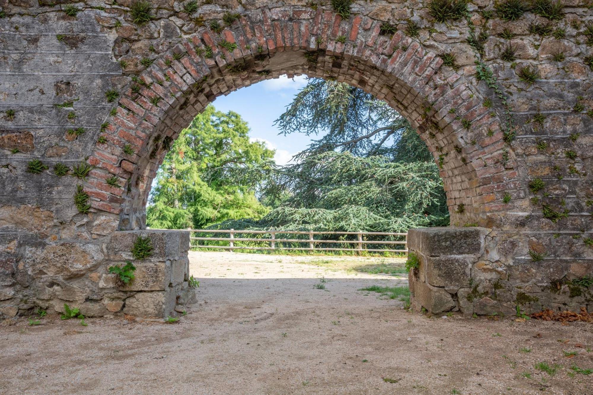 Domaine Et Chateau De Valinches Marols Exteriér fotografie